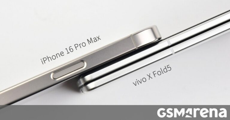 Images show vivo X Fold5’s thickness compared to iPhone 16 Pro Max