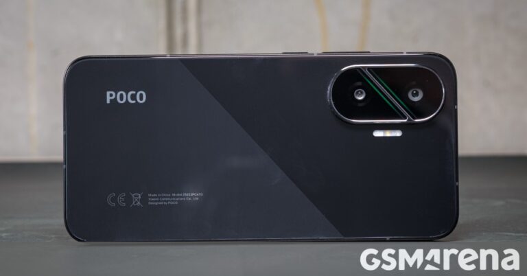 We unbox the Black Poco F7