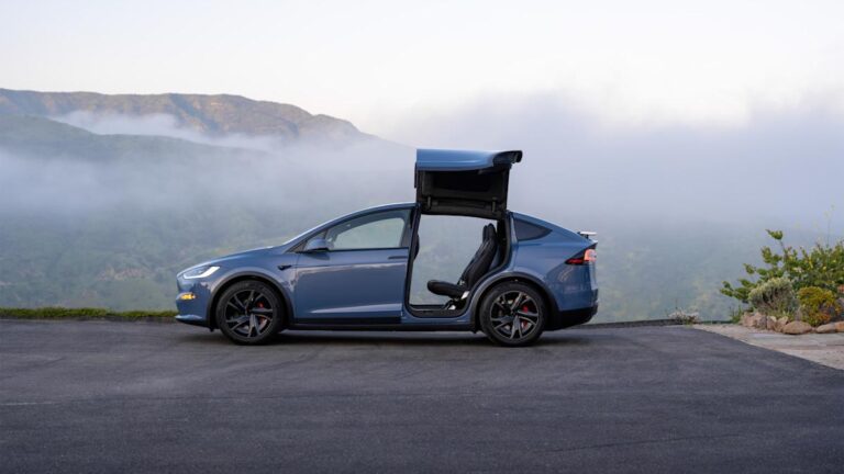 Tesla’s new Model S and X vehicles are now available in the US