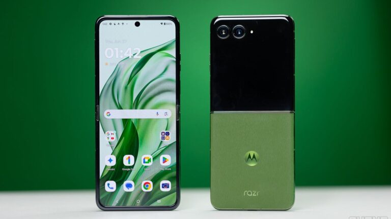 Razr+ (2024) continues to be top choice for bargain hunters at this discounted price
