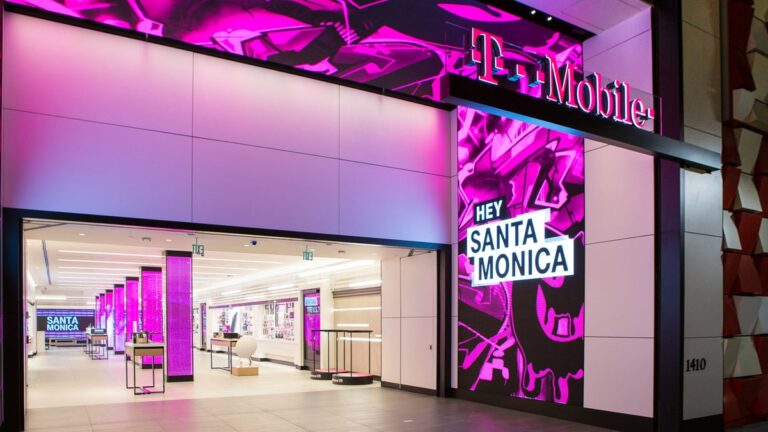 T-Mobile makes huge Starlink announcement as it celebrates another 5G win over AT&T and Verizon