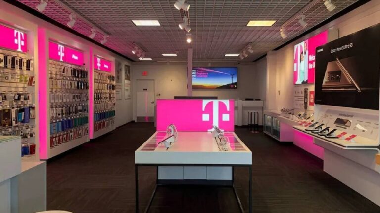 T-Mobile’s purchase of UScellular assets is delayed thanks to shorthanded FCC