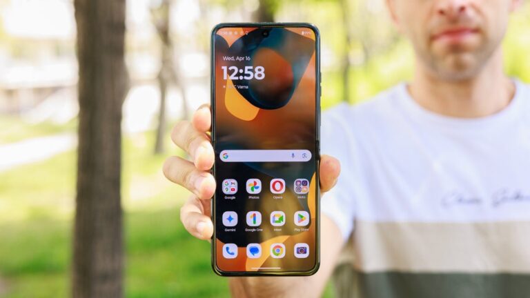 The cutting-edge Motorola Razr Ultra (2025) foldable is even more compelling at a $130 discount