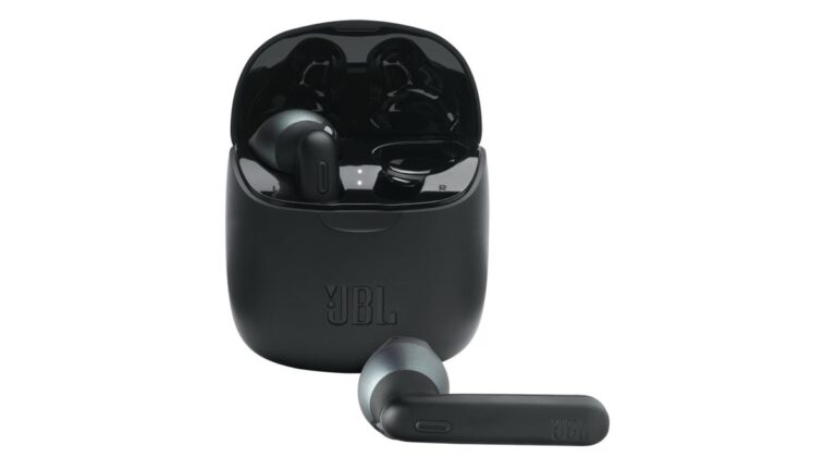 These super-popular JBL earbuds are on sale at an insanely low price, but surely not for long