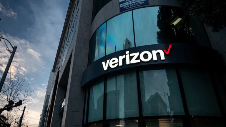 Verizon found another way to cheer customers up in addition to giving them merch and gift cards