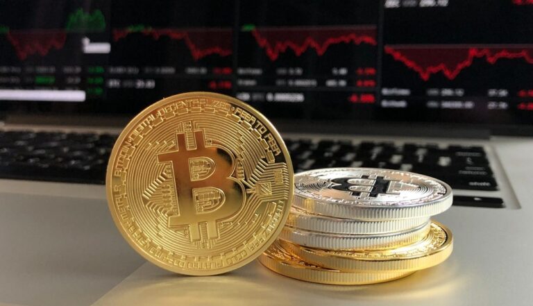 Bitcoin Over Country? Peter Schiff Thinks Trump’s Priorities Are Off