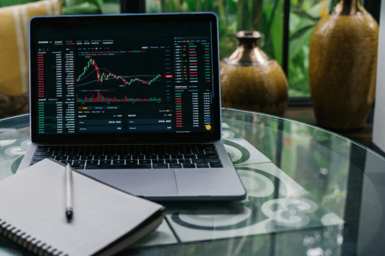 $106K Bitcoin A ‘Safer’ Buy Than $25K—XRP Lawyer Drops Bombshell