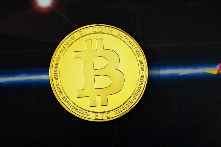Bitcoin Risks Deep Pullback To $96,000, But Not All Analysts Are Bearish