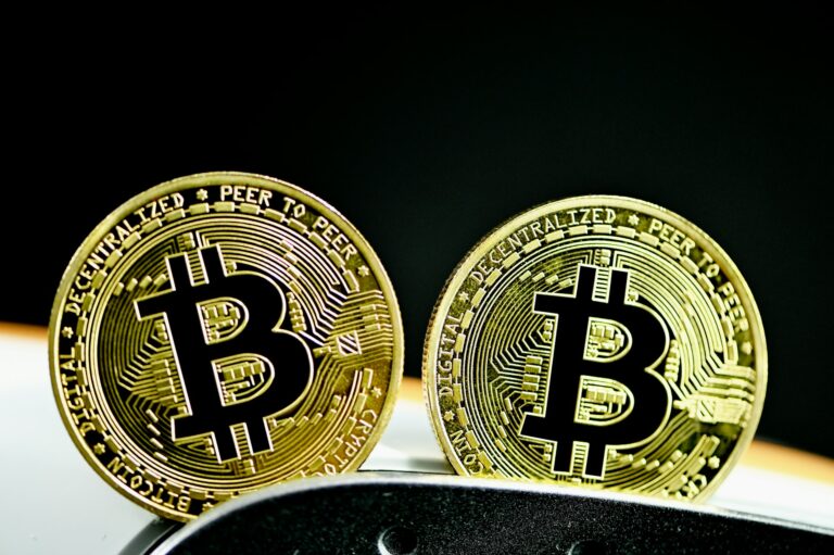 Short-Term Holder Selling Accelerates Amid Price Correction