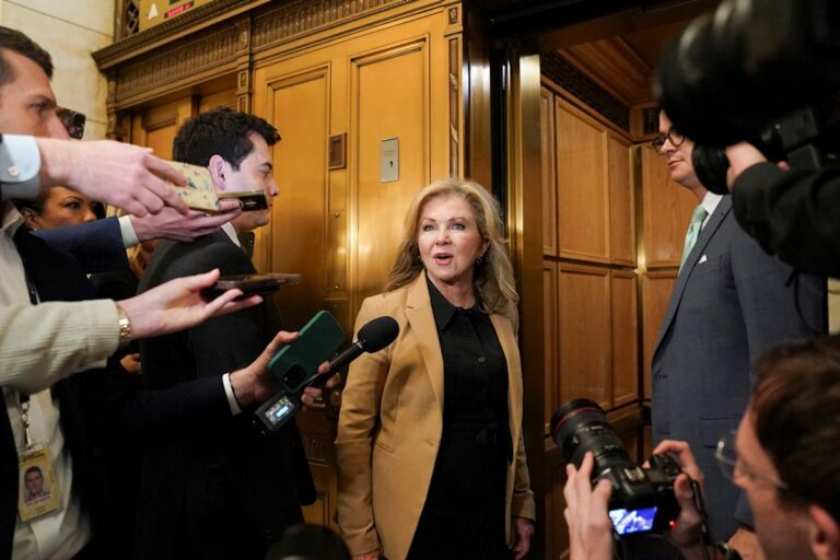 US senators reintroduce bill to open Apple and Google’s app stores