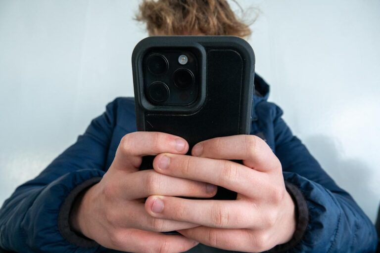 Apple’s iOS 26 requires kids to get parental permission to text new numbers