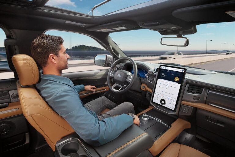 Feds question Ford in hands-free driving investigation