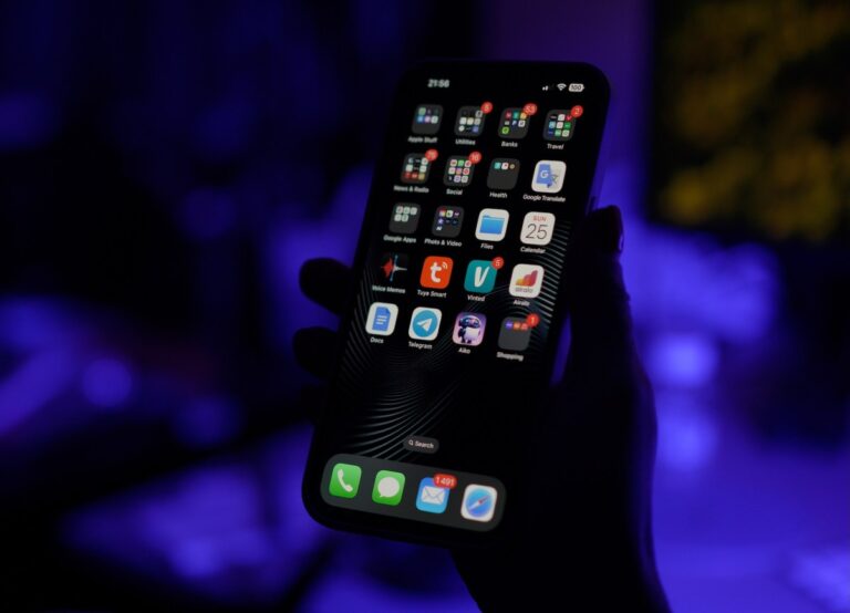 Apple fixes new iPhone zero-day bug used in Paragon spyware hacks