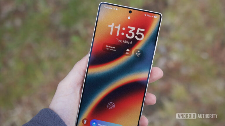 Personalize your Galaxy phone with new styles in ClockFace