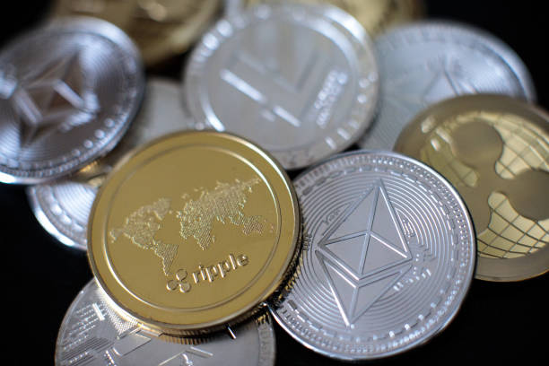 Altcoin Season Not Coming? Bitcoin Risks Crash To $98,200 With Negative Sentiment