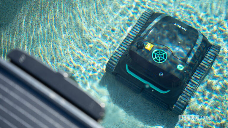 WYBOT S2 Solar robotic pool cleaner gets $800 price drop!