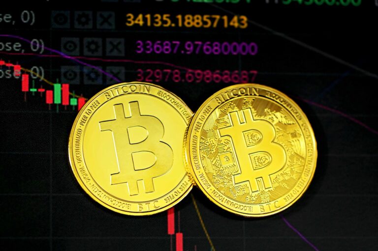 Bitcoin Under Pressure As US Job Growth Slashes Fed Rate Cut Hopes – Is The Rally Over?
