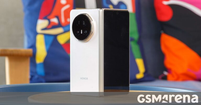 Honor Magic V5 unboxing and hands-on